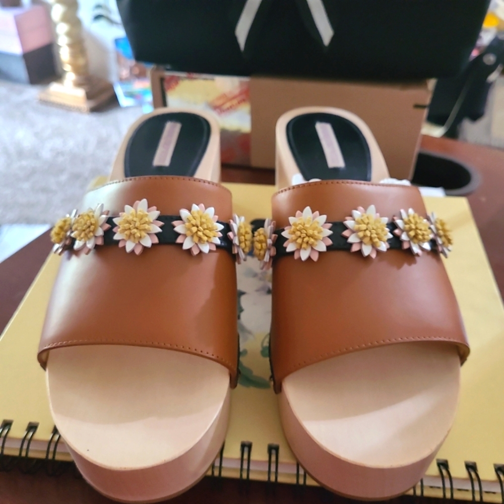 FABRIZIO VITI  ITALY, Dolly Floral-Appliqué Leather Mule Clogs